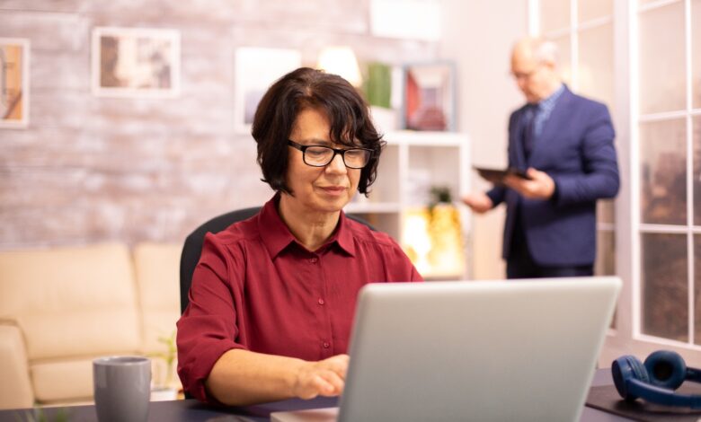 ¿Cuáles son los beneficios de contratar personas mayores de 50 años?
