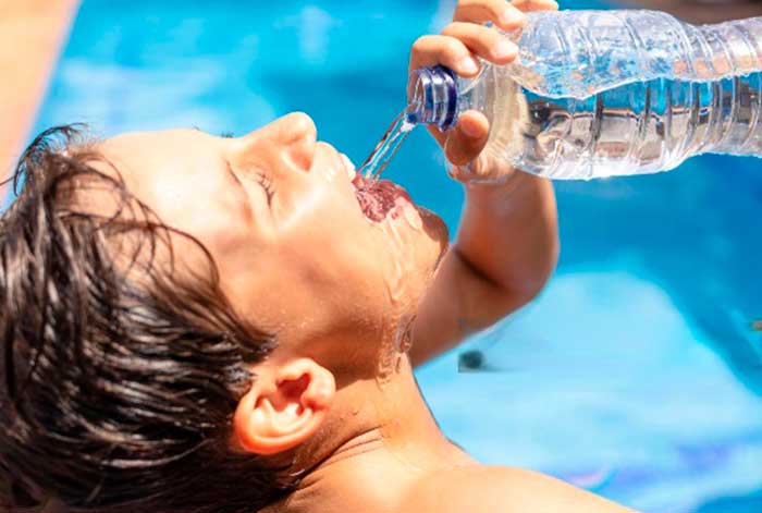 Sigue estas recomendaciones para enfrentar los golpes de calor en niños y adultos mayores