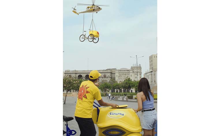 Carrito de helados recorre el Perú en helicóptero gracias a D’Onofrio