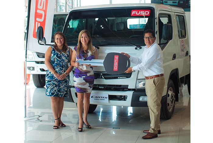 FUSO refuerza la flota de camiones de EuroRenting con el versátil Canter Doble Cabina