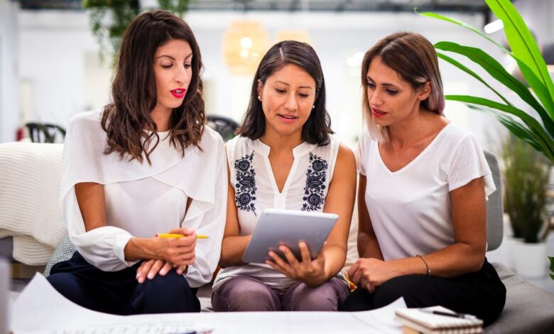 Mujeres al frente: el ascenso del liderazgo femenino en el sector empresarial y tecnológico