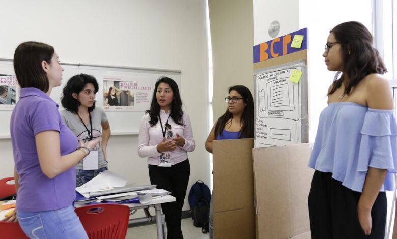 Día Internacional de la Mujer: ¿Cómo reducir la brecha de género en carreras de innovación y tecnología?