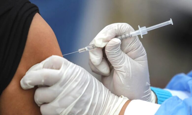 Inicia vacunación contra cáncer de cuello uterino en niñas, niños y adolescentes hasta los 18 años