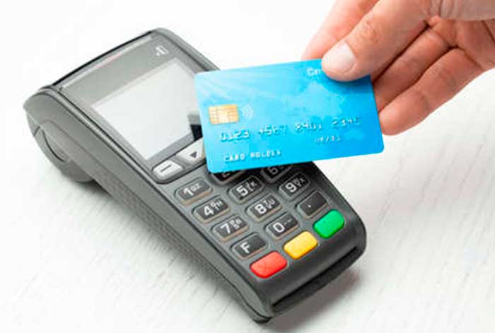 63% de los hogares peruanos utilizaron tarjetas para pagar sus compras de consumo masivo en el 2023