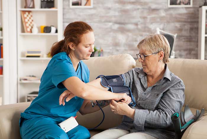Depresión en adultos mayores: cuáles son los motivos y qué señales debemos tener en cuenta