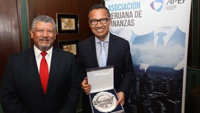 APEF realizó reconocimiento al economista peruano Luis Oganes, Director de JP Morgan