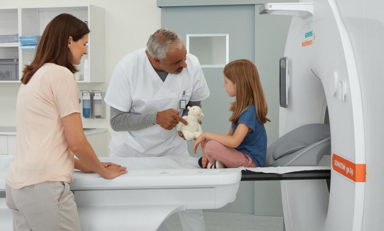 Clínica San Juan de Dios presenta tomógrafo con inteligencia artificial que permitirá diagnóstico de cáncer y otras enfermedades