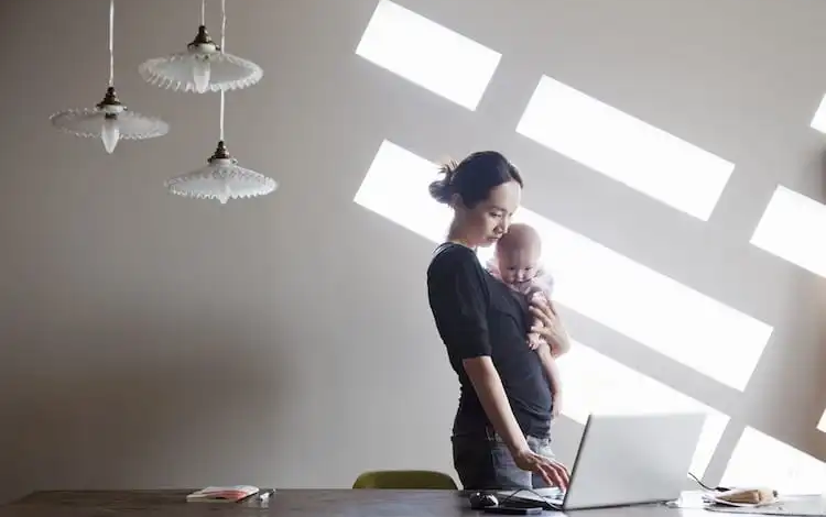 Estudio revela que el 47% de las mujeres piensa que trabajar fuera de casa no debería ser un motivo de culpa por estar lejos de sus hijos