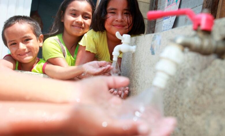 Hogares sin acceso a agua potable pagan 6 veces más por el servicio