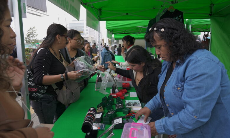 feria con emprendedoras por el Dia de la Madre cautivó a los usuarios del metro