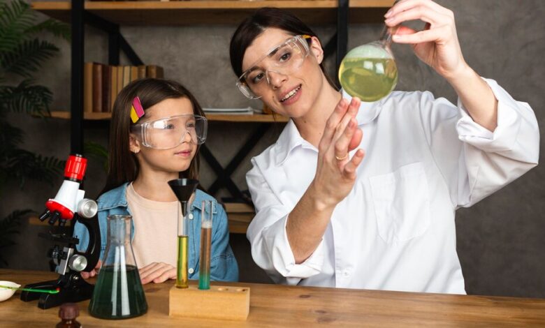 Día de la Madre: ¿Cómo fomentar la curiosidad y pasión por la ciencia en nuestros hijos?