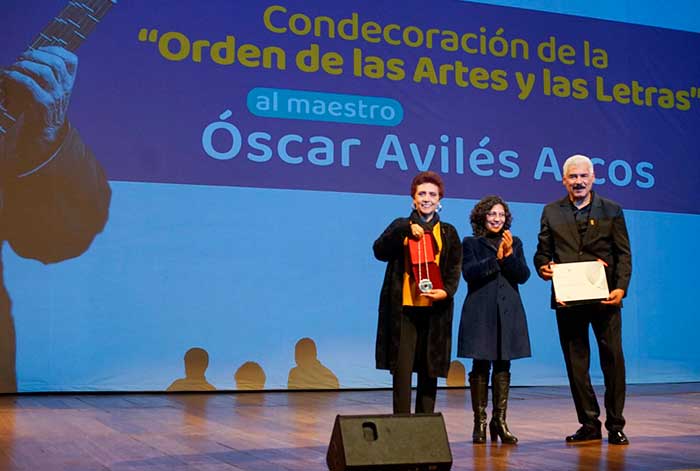 Ministerio de Cultura entregó reconocimiento póstumo de la Orden de las Artes y las Letras a la trayectoria de Óscar Avilés