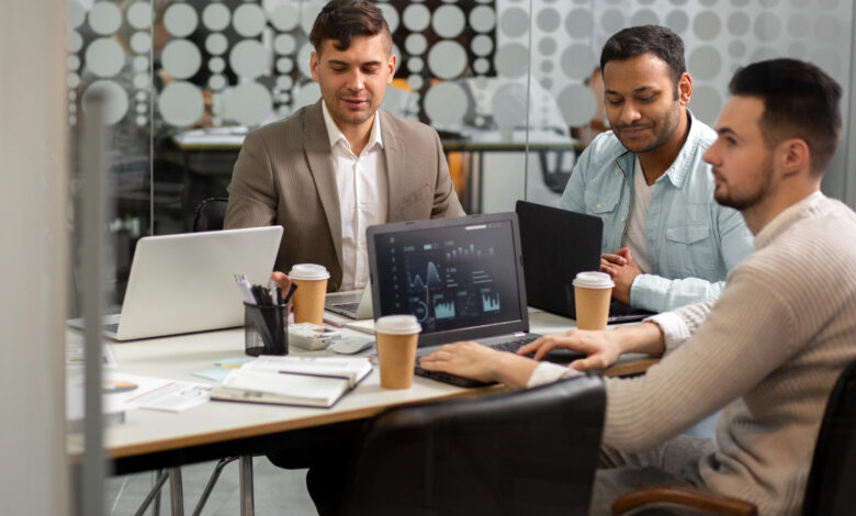Estrategias clave para que empresas tech atraigan y retengan talento humano de alto nivel
