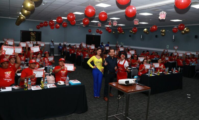 La Escuela de Negocios Coca-Cola de Arca Continental Lindley ha capacitado a más de 12,000 bodegueros durante el 2024