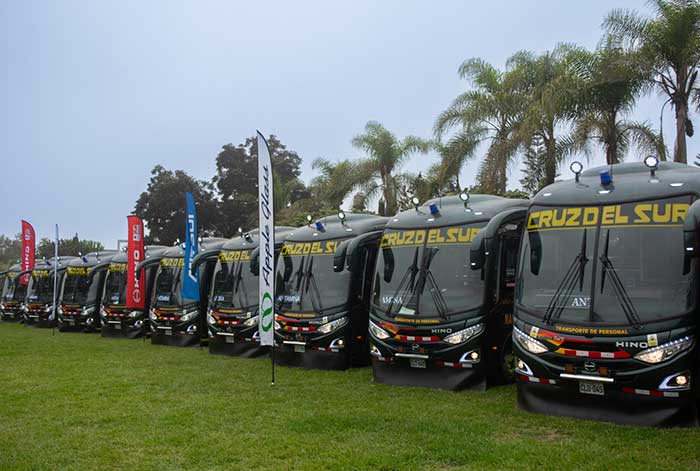 HINO Perú, Mitsui Automotriz y Apple Bus realizan la importante entrega de 42 buses a Cruz del Sur para fortalecer la seguridad en el transporte minero