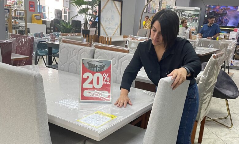 Descuentos por mitad de temporada atraen a clientes