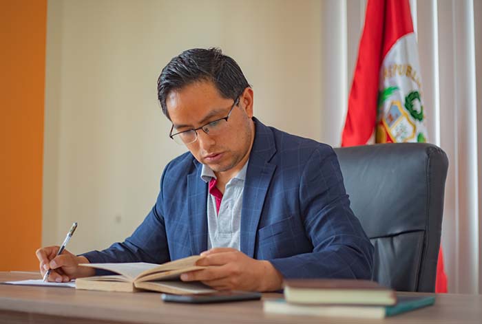 Estudió su posgrado en Europa con Beca Generación de Bicentenario y regresó al Perú para contribuir con el desarrollo económico de Cajamarca