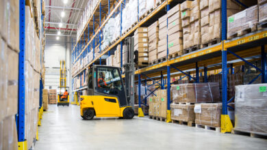 5 ventajas de alquilar montacargas versus comprar equipos para una operación logística