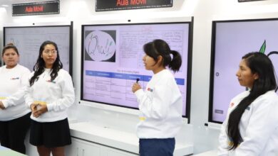 Capacitan a jóvenes emprendedores de Moquegua a través del Aula Móvil