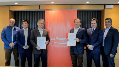 La Positiva Seguros firma alianza con A Movernos para impulsar iniciativas sobre transporte sostenible y seguridad vial