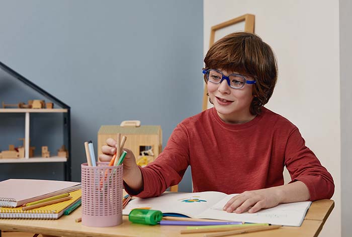 Protege la visión de tus hijos: Consejos claves para un desarrollo y aprendizaje óptimos en el Mes del Niño