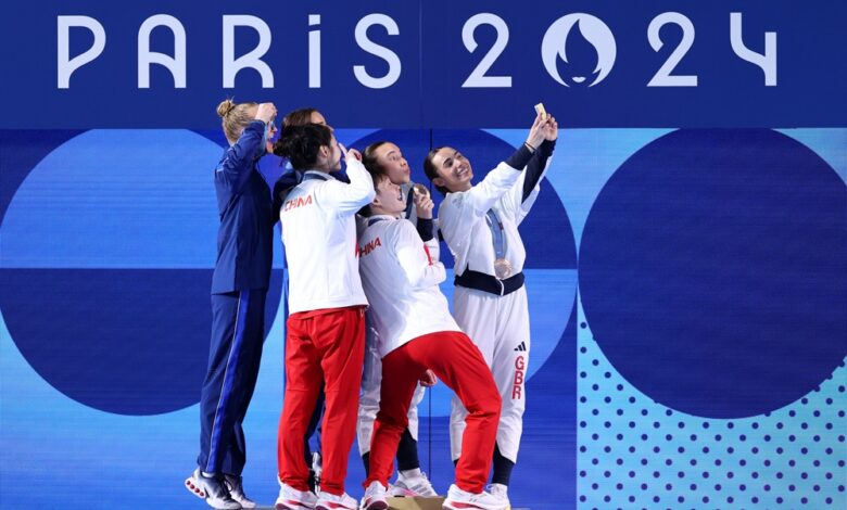 París 2024: Los medallistas comparten sonrisas de campeones con el Galaxy Z Flip6 Olympic Edition en sus primeros Selfies de la Victoria