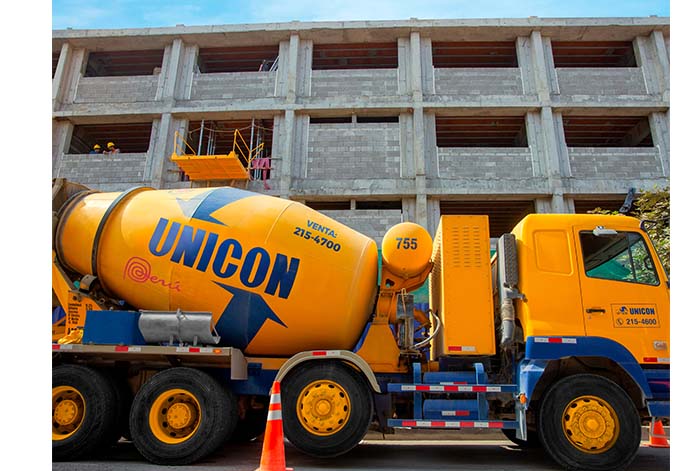 UNICON está presente en más de 25 Escuelas Bicentenario suministrando soluciones de concreto de forma simultánea