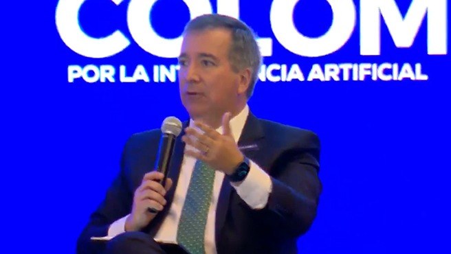 Ministro Pérez Reyes destaca importancia de la conectividad en la era de la Inteligencia Artificial durante cumbre en Colombia