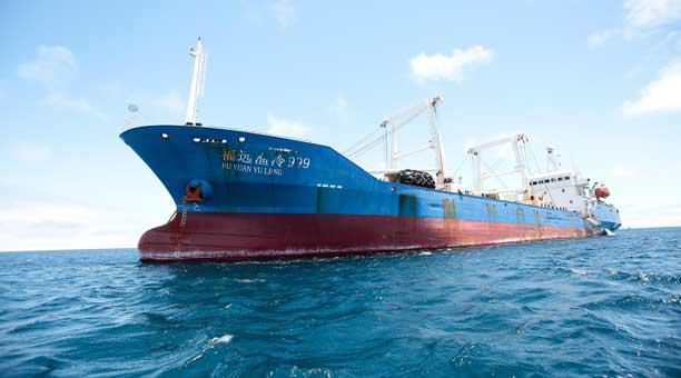 Se acaba plazo que impuso PRODUCE para emitir normativa que termine con cuestionados ingresos de barcos chinos a Perú