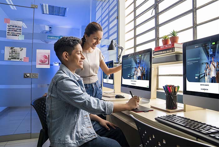 Generación Z: ¿se puede decidir estudiar una carrera utilizando redes sociales?