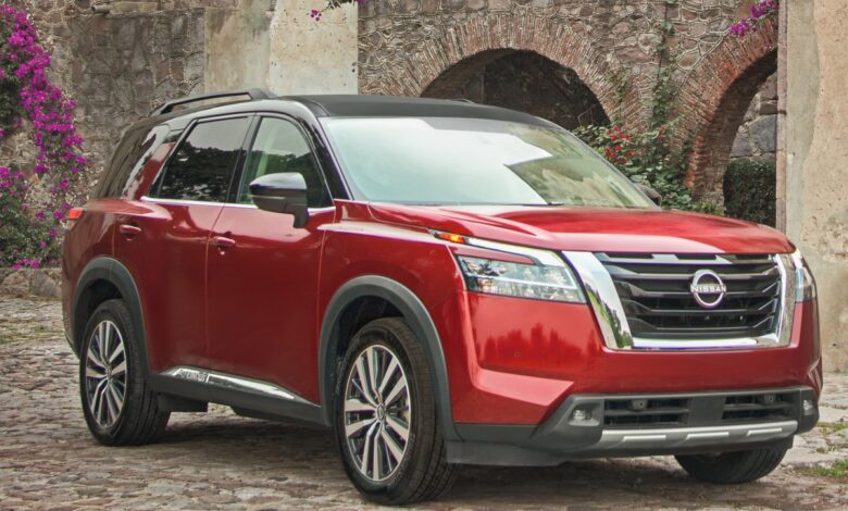 ¿Qué opciones de SUV ofrece Nissan para una experiencia de manejo cómoda y segura?