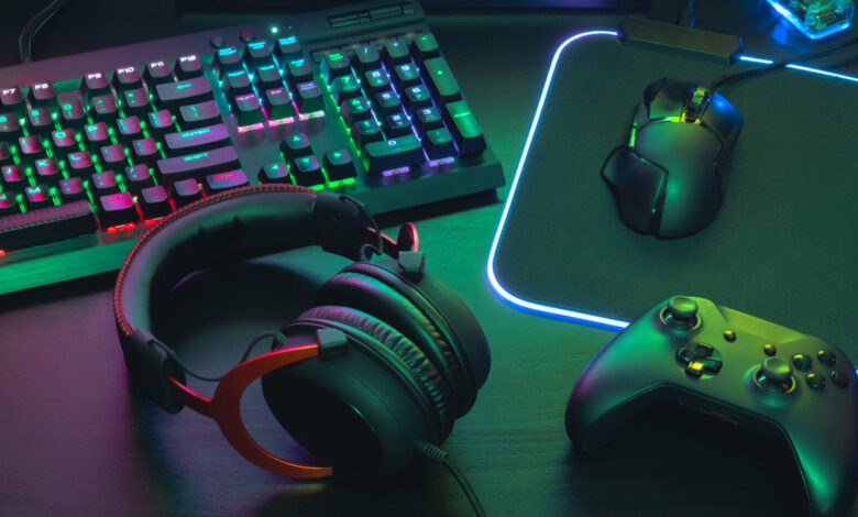 ¿Cuáles son los riesgos de usar cracks y cheats en videojuegos?