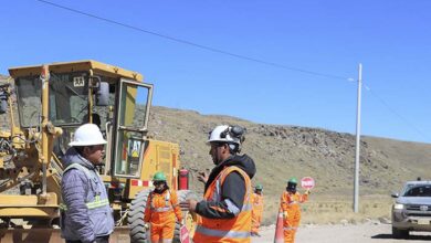 Minera Bateas contribuye a los trabajos de mantenimiento en la carretera Vizcachani – Callalli – Sibayo – Caylloma
