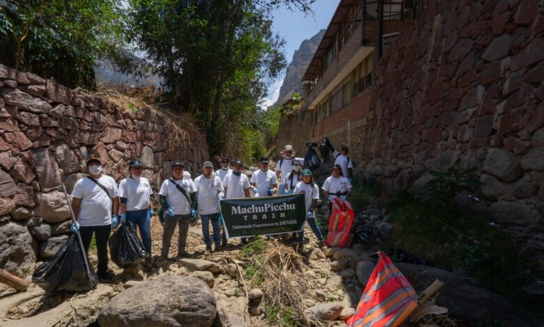 Inca Rail refuerza su compromiso con el medio ambiente a través de su campaña de limpieza del río Urubamba