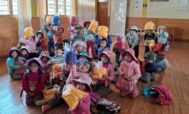 Cusco: Adultos mayores y niños de Quiquijana reciben kits de abrigo para protegerse del frío intenso en Tambo del Programa PAIS