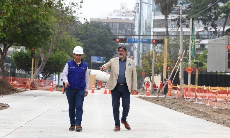 Alcalde Carlos Canales verificó avance de obras en avenida Comandante Espinar