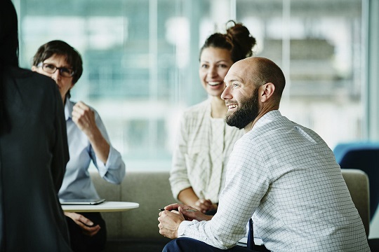 5 estrategias para mejorar la salud mental en el entorno laboral