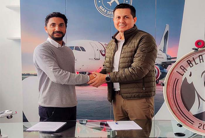 JetSMART y La Blanquirroja firman alianza para alentar al Perú en sus principales encuentros