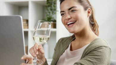 ¿Ha notado que con algunas copas mejora su fluidez en Inglés? Aquí está la explicación