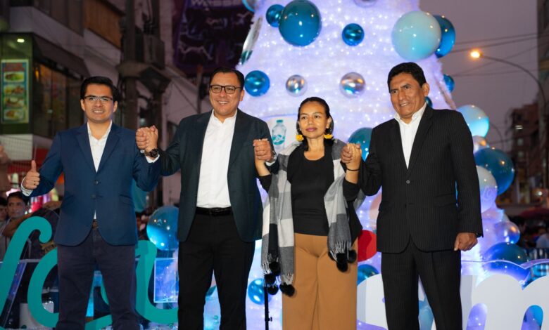 El Árbol Loa ilumina el corazón de Gamarra esta Navidad