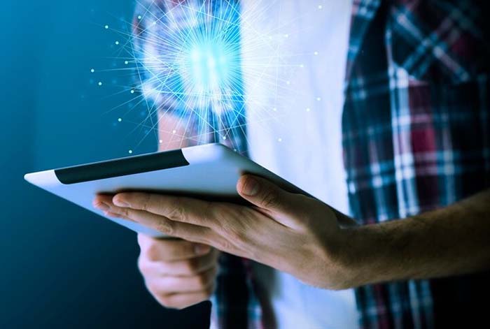 Uniphore y Konecta, la unión que revolucionará la Experiencia del Cliente con IA