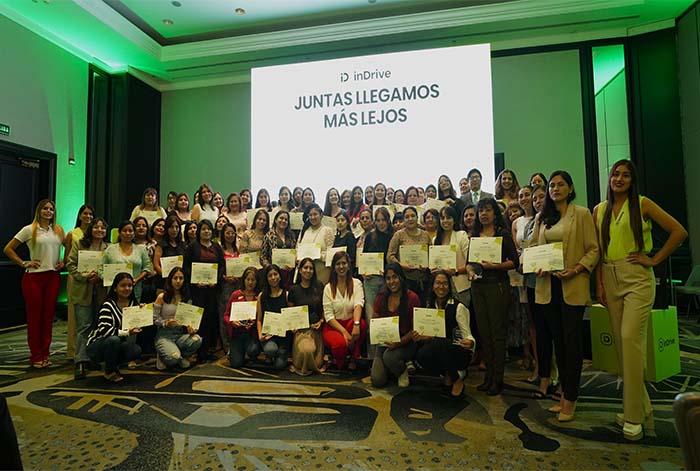 “Juntas llegamos más lejos”: 150 mujeres obtendrán su licencia de conducir para emprender