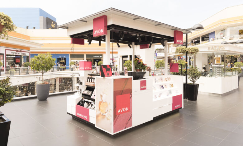Del catálogo al retail: Avon se expande a puntos de venta físicos en centros comerciales del país