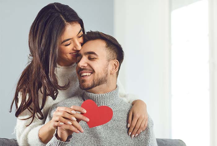 Besa con confianza: Guía para mantener tus dientes sanos este San Valentín