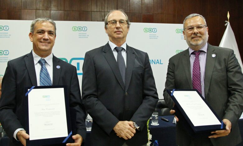 SNI reconoce a Inca Kola por sus 90 años de historia y aporte a la industria nacional