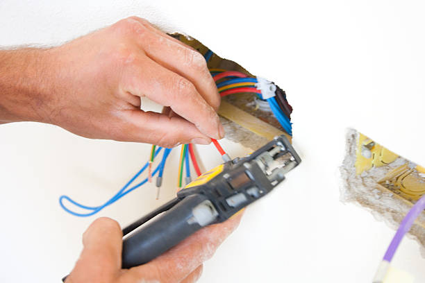 ¿Cables antiguos en casa? Descubre por qué renovarlos y evitar accidentes eléctricos