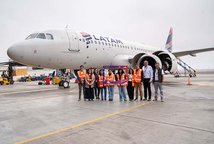 LATAM Perú entrega “Beca LATAM” a dos estudiantes para avanzar en la inserción femenina en la industria aeronáutica