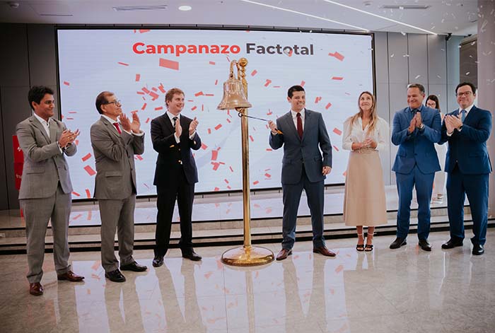 Factotal Perú celebra con un campanazo su primera emisión pública en el mercado de valores peruano