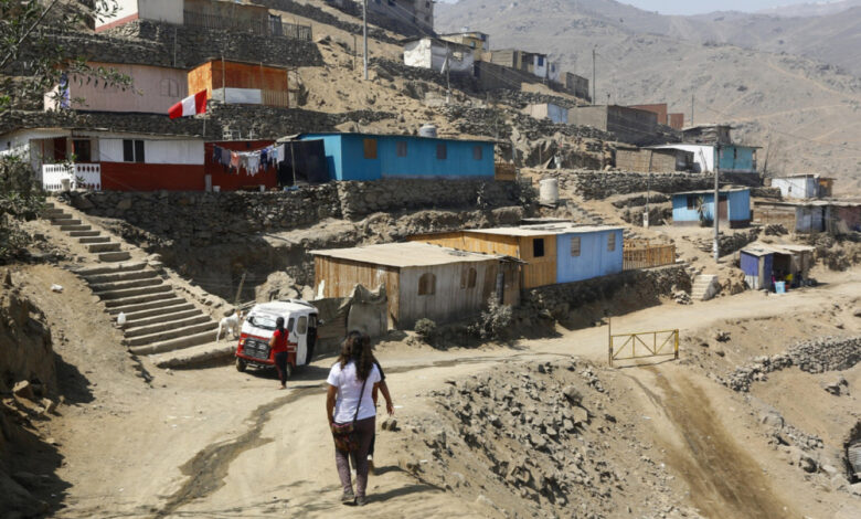 La pobreza multidimensional sigue superando a la monetaria en 20 de 24 regiones del Perú