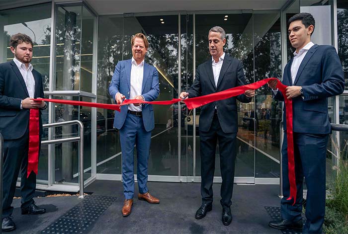 Porsche Center Lima inaugura su renovado showroom bajo el concepto Porsche Destination
